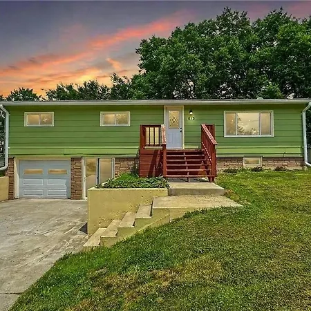 The Green House! Sleeps 12